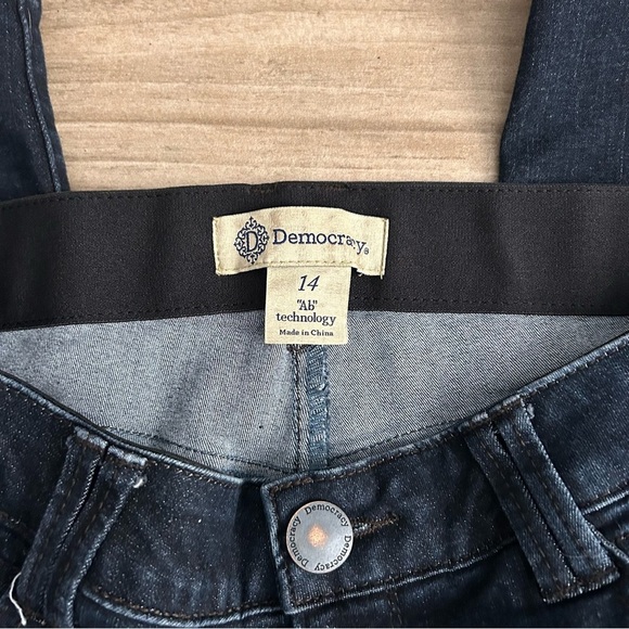 Democracy “Ab” technology Jeans | Size 14 - Picture 4 of 5